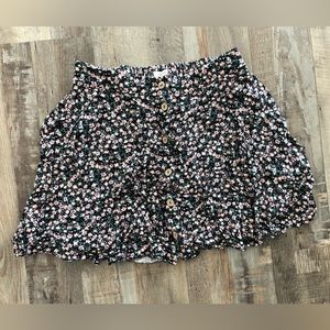 Stretchy floral mini skirt. Size small